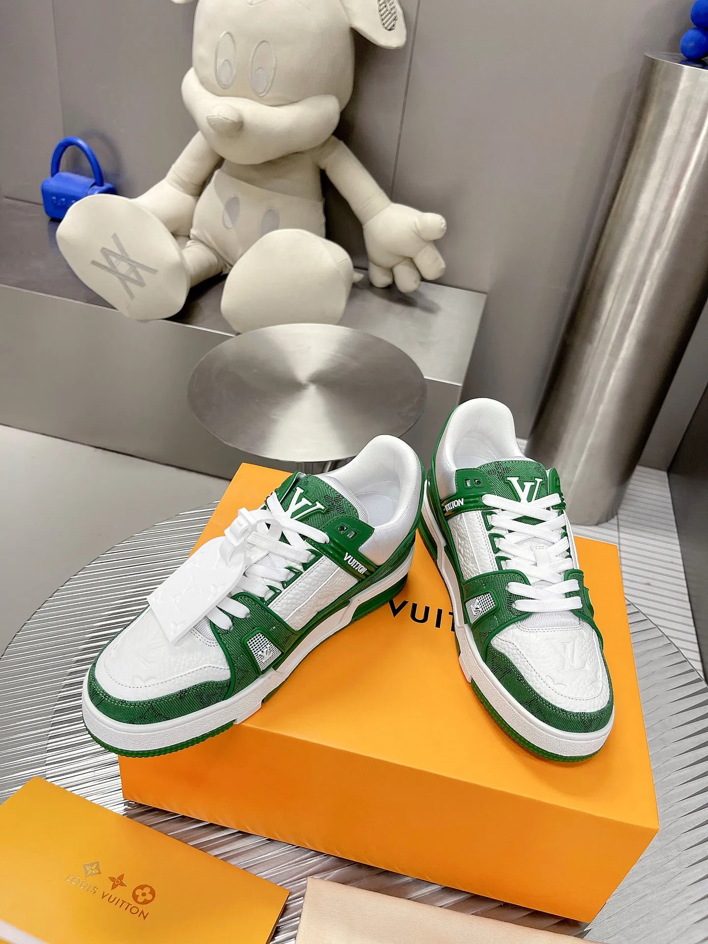 👟👟Ex-factory price 840👟👟The highest version on the Internet⚠️Feel free to compare! 2021🔥New model, purchase quality LV~Louis Vuitton by Virgin Abloh’s best-looking sneakers, Donkey Brand strongly recommends new products, official website limited edition retro basketball sneakers! Both high and low tops cost money to purchase 1:1 accurate replicas of the originals. The details are invincible, full of sincerity, imported custom-made original cowhide, the original package method is the same, the details are 100% restored, and the private model customized the original one-piece T👟👟factory price U outsole, which is different from other brands. Without the original version, this effect cannot be achieved! 35-45 (46 is custom-made and non-refundable) Some colors are available in women’s styles